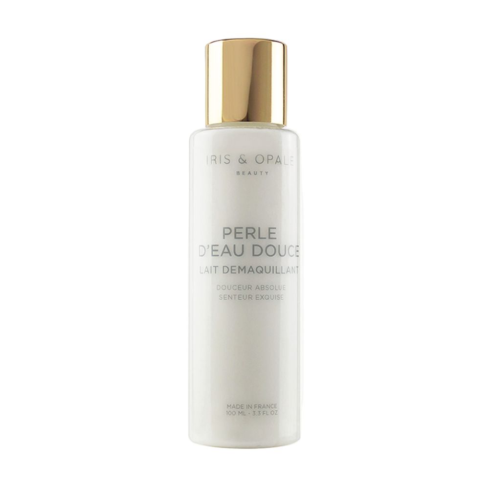 Perle d'eau sur fond blanc